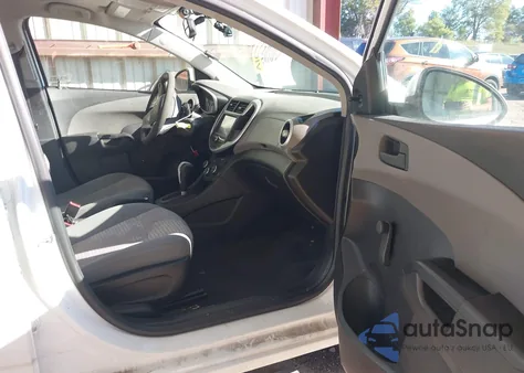 2017 Chevrolet Sonic Lt Auto z USA, uszkodzony, nr VIN 1G1JG6SHXH4173494